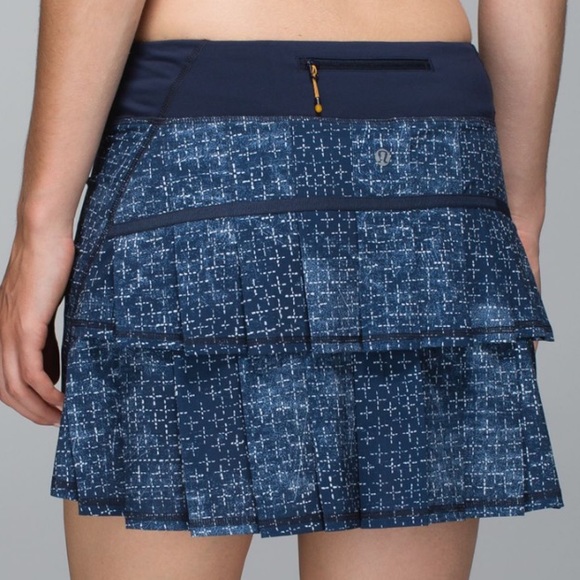 lululemon athletica Dresses & Skirts - RARE Lululemon Pace Setter Skirt Size 8